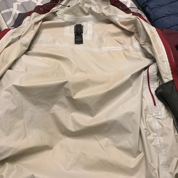 The North face HyVent 2.5L size small! - Picture 8 of 10